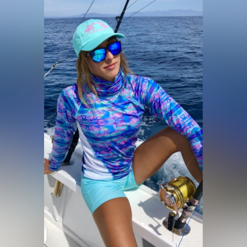 Women’s Tormentor Sea Turtle print long sleeve performance top sz small